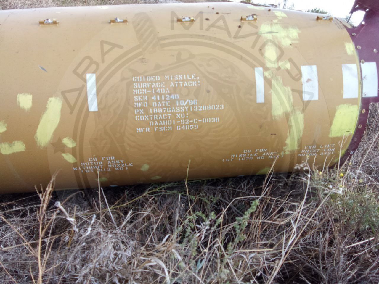 Уламок ракети, що прилетіла по аеродрому в Бердянську